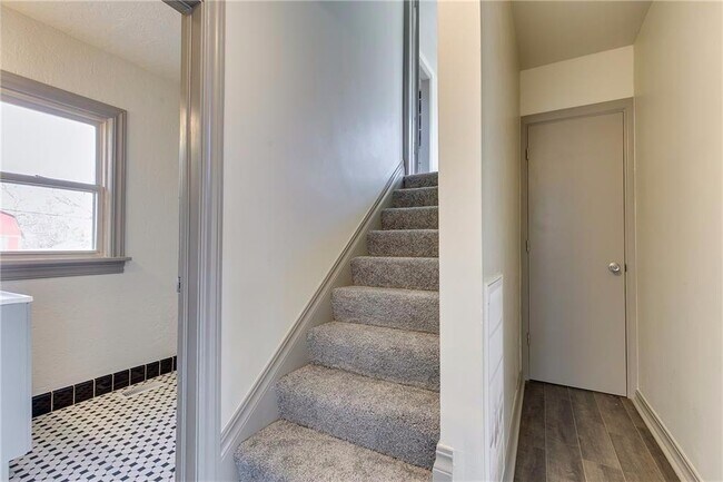 Building Photo - 2405 NW 32nd St