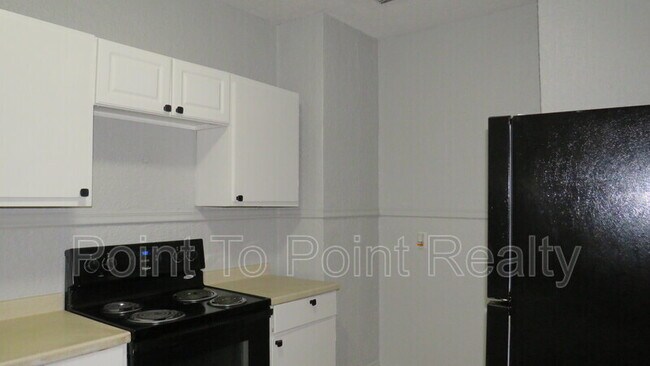 Building Photo - 6590 Sunset Dr