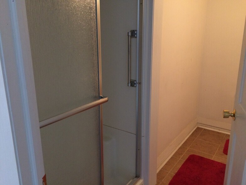 Walk in shower - 1408 3rd Ave
