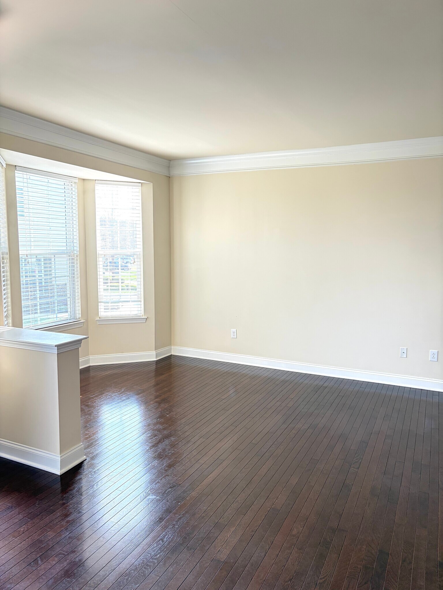 Building Photo - 6137 Valley Forge Dr