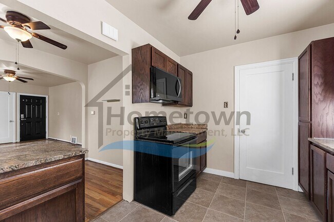 Building Photo - 4 Bedroom 2 Bathroom Home with a Fully Fen...