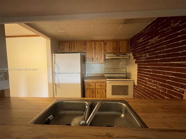 Building Photo - 6040 Shaker Wood Cir