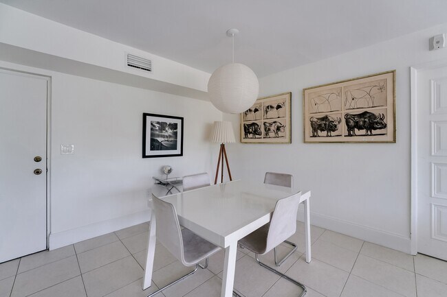 Building Photo - 255 Galen Dr
