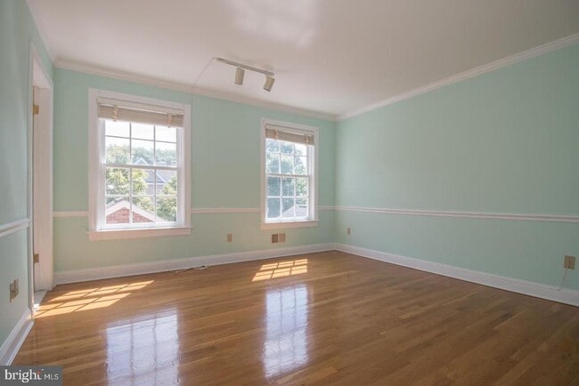 Building Photo - 42 Governors Ln
