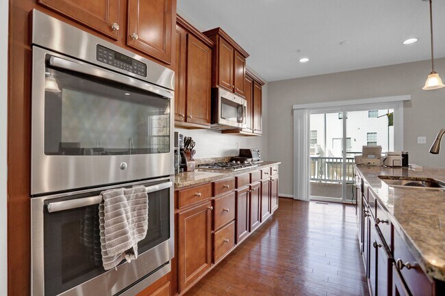 Building Photo - 115 Tanglewood Manor Dr