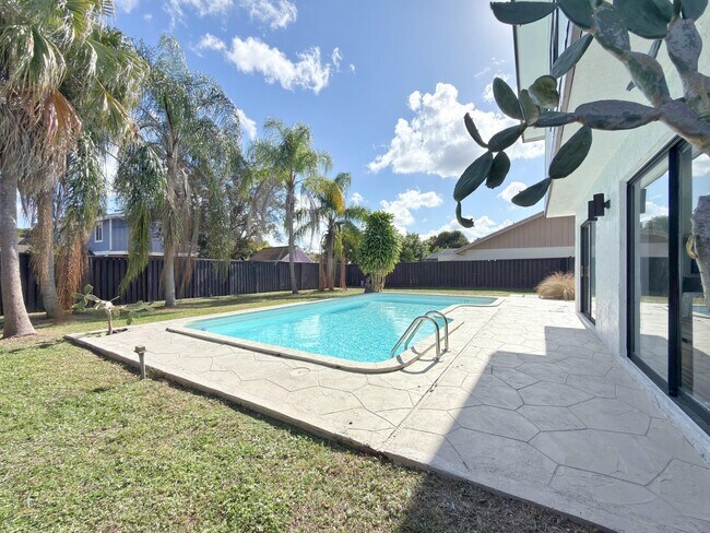 Building Photo - 760 Windtree Way