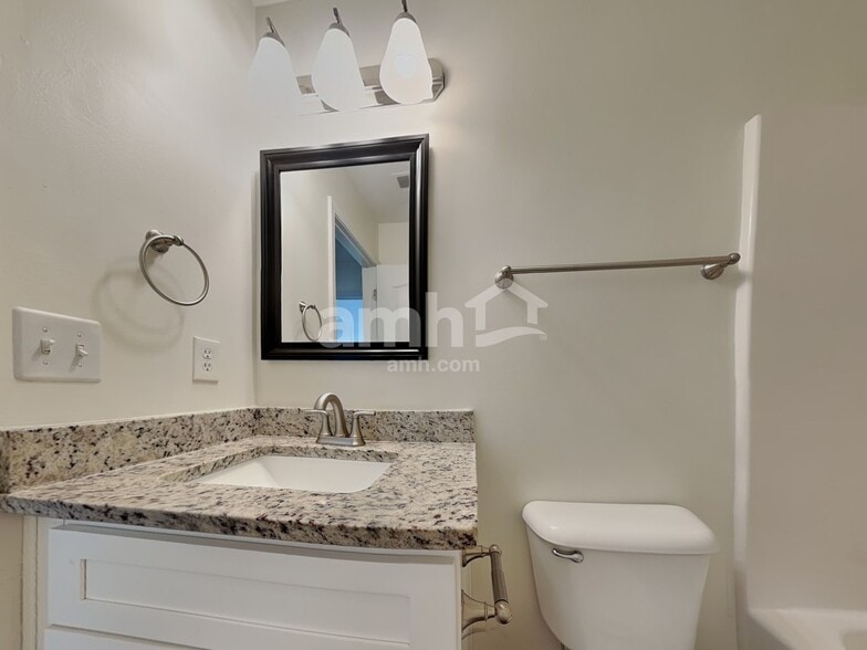 Building Photo - 92 Brookvalley Crossing