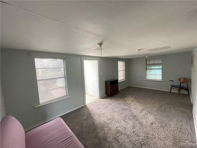 Building Photo - 14 E St