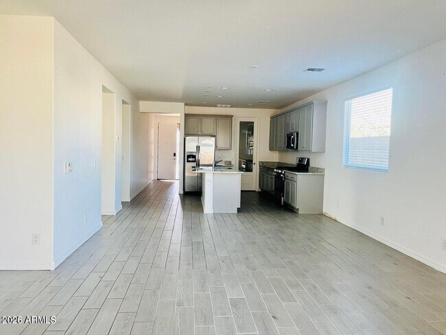 Building Photo - 3637 S 57th Ln