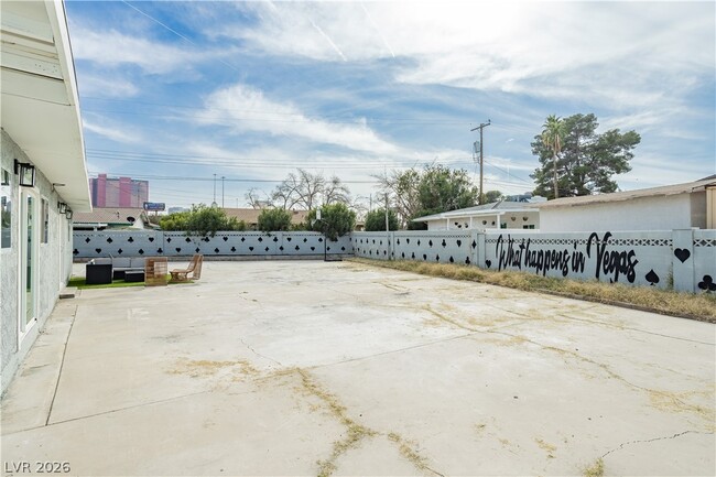 Building Photo - 1913 Birch St