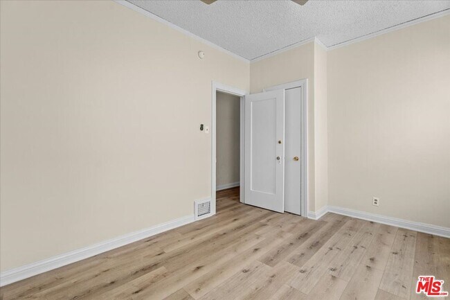 Building Photo - 429 N Gardner St