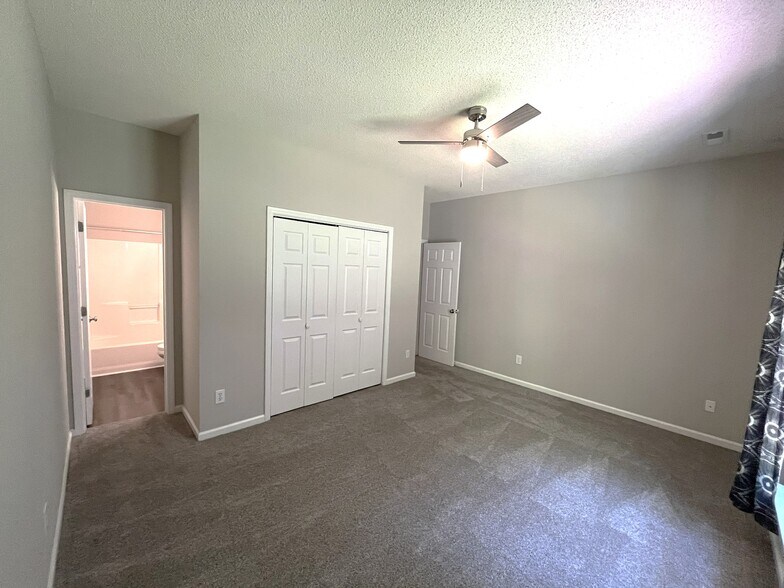 Building Photo - 1600 Sturdivant Dr