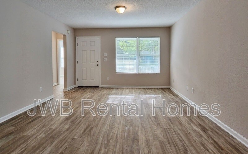 Building Photo - 2214 Spires Ave