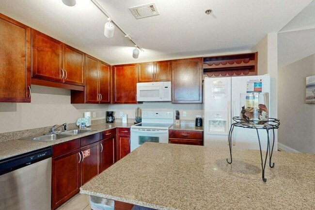 Building Photo - 9860 S Thomas Dr