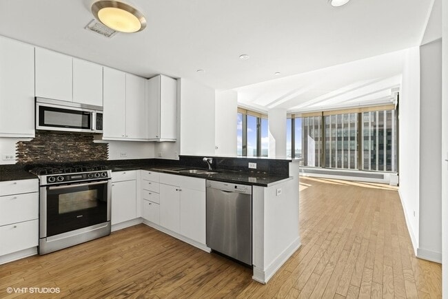 Building Photo - 60 E Monroe St