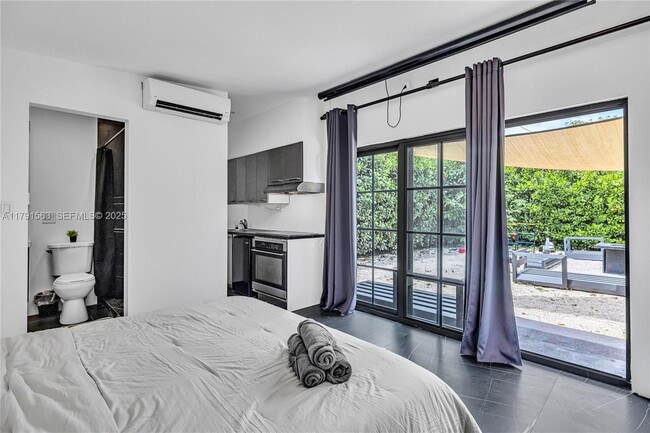 Building Photo - 560 NW 116th Terrace