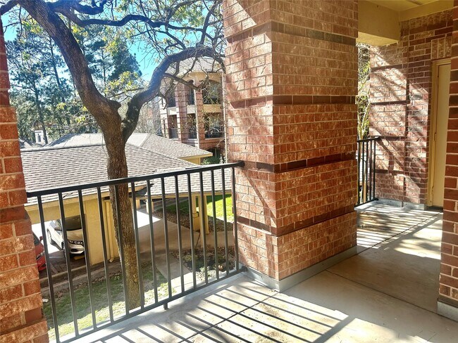 Building Photo - 2815 Kings Crossing Dr