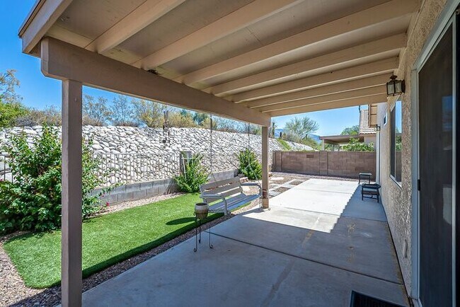 Building Photo - Warm Desert Living in La Cholla Ridge – 3 ...