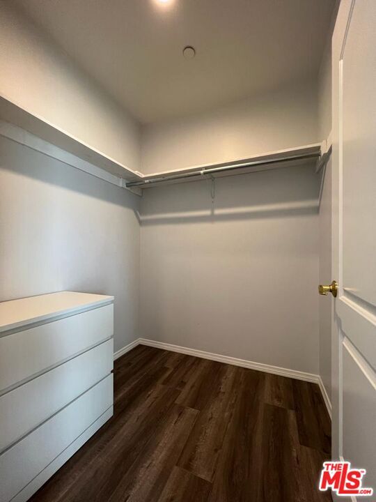 Building Photo - 1529 N Kingsley Dr