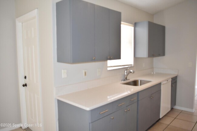 Building Photo - 482 Tuloma Ave SW