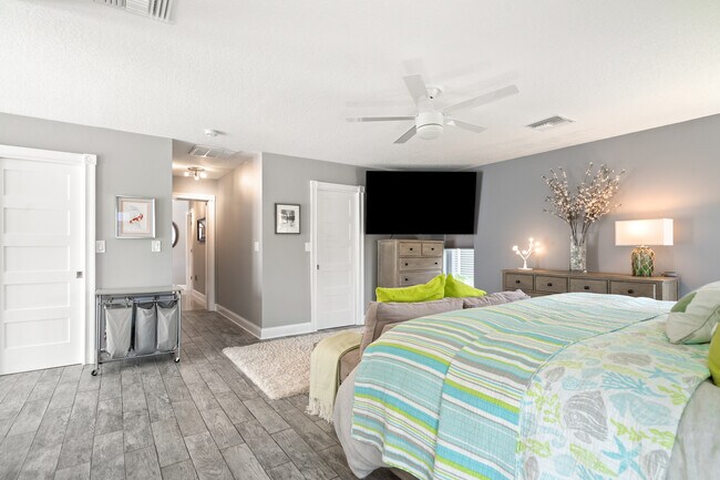 Building Photo - 4056 38th Way S
