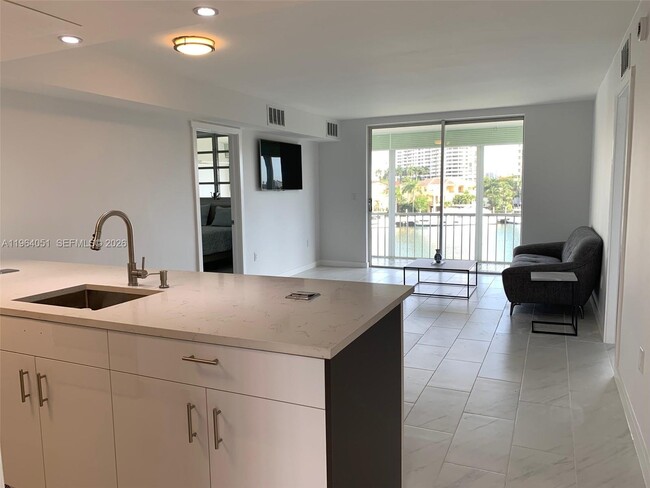 Building Photo - 2980 Point E Dr