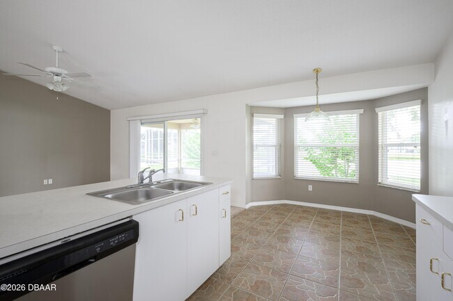 Building Photo - 1712 Arash Cir