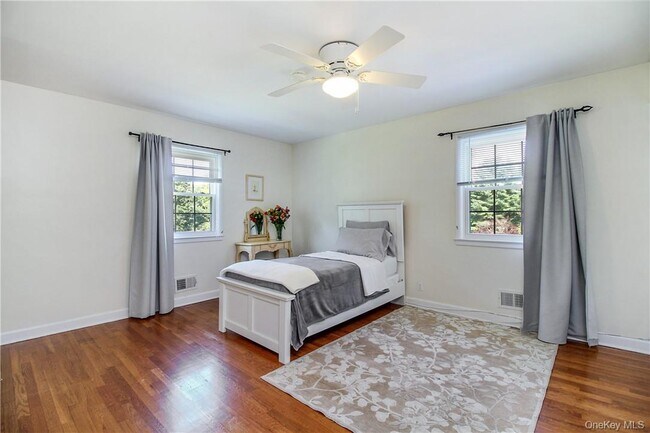 Building Photo - 25 Tamarack Way