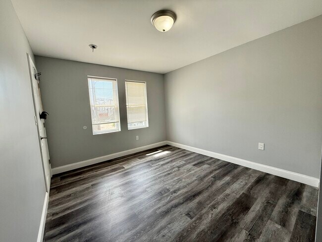 Building Photo - 5000 N 8th St