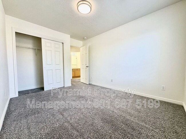 Building Photo - 1553 Vivante Way