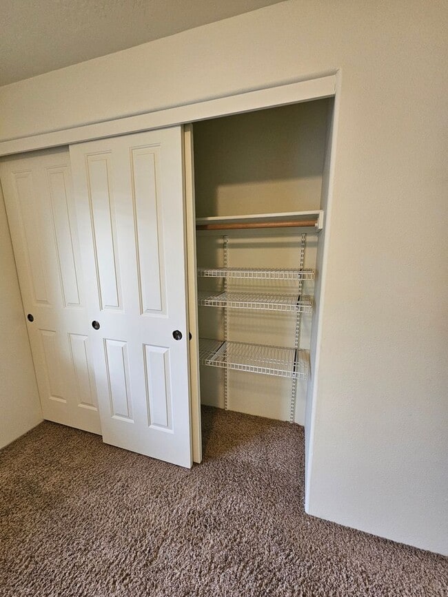 Building Photo - Lovely Central Point Home in Convenient Location