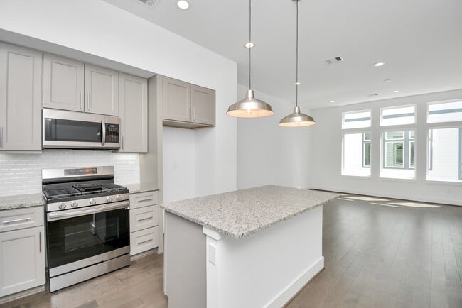 Building Photo - 420 Janisch Rd