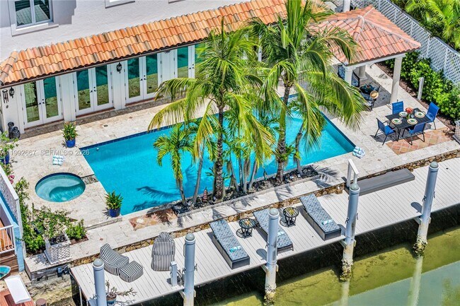 Building Photo - 625 Poinciana Dr