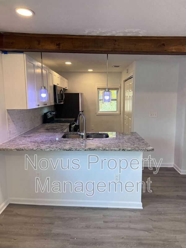 Building Photo - 405 N Park St