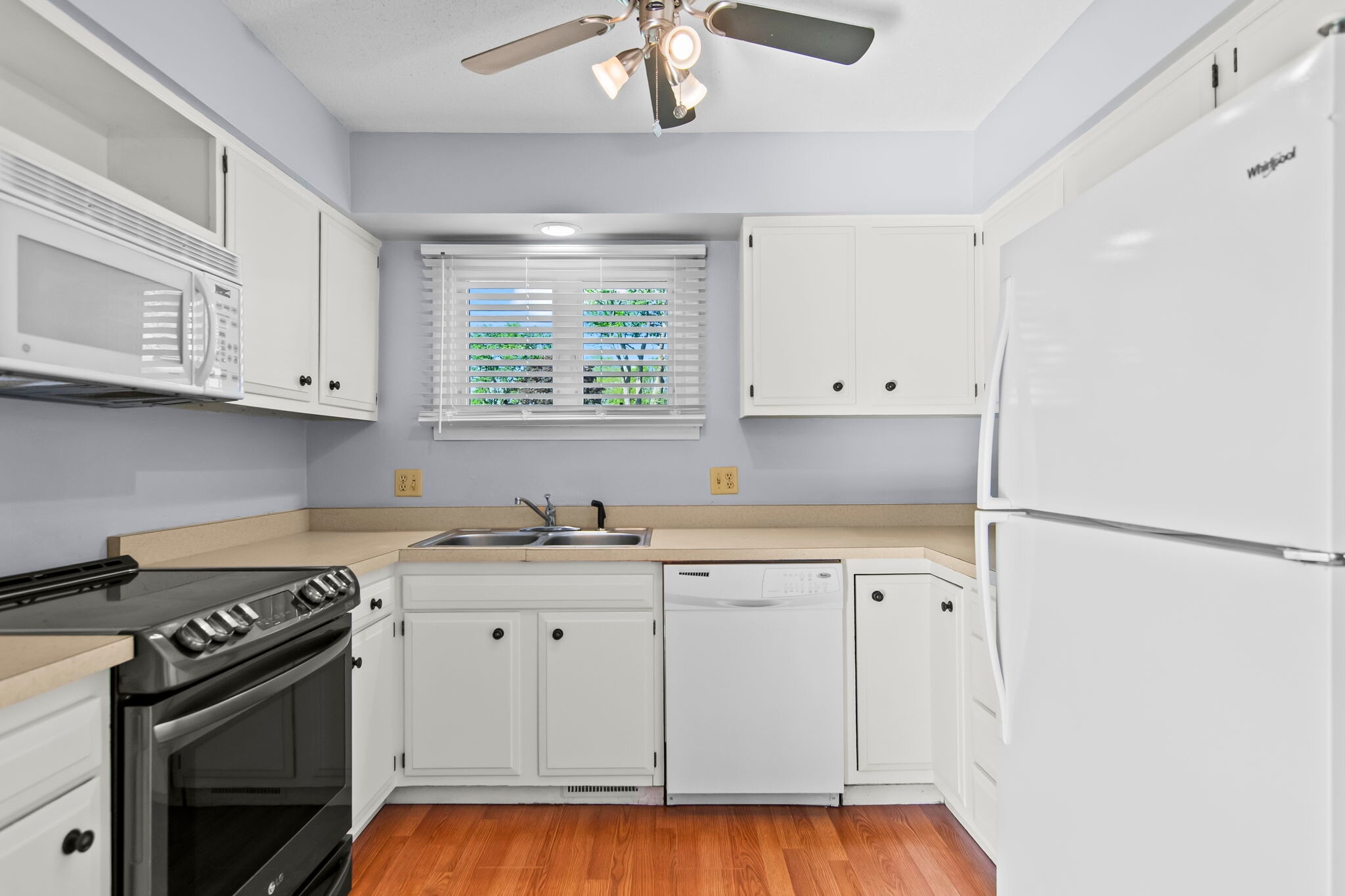 Building Photo - 204 Saxon Dr