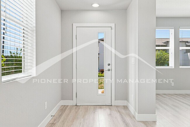 Building Photo - 16137 E Elk Pl