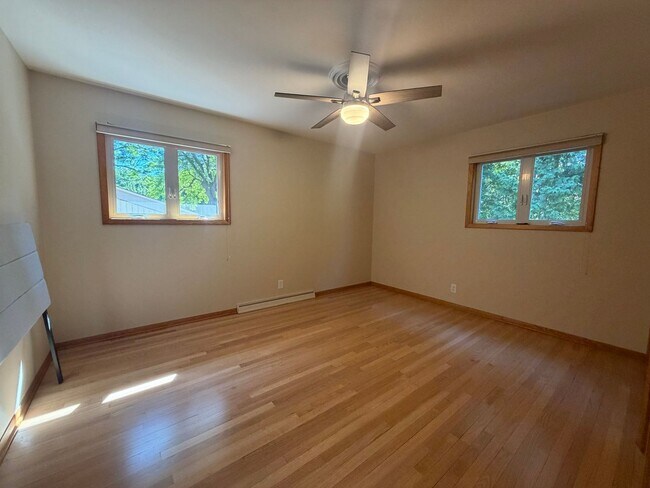 Building Photo - 2364 S Syene Rd
