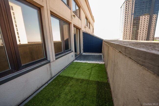 Building Photo - 25 Leroy Pl