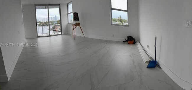 Building Photo - 16570 NE 26th Ave