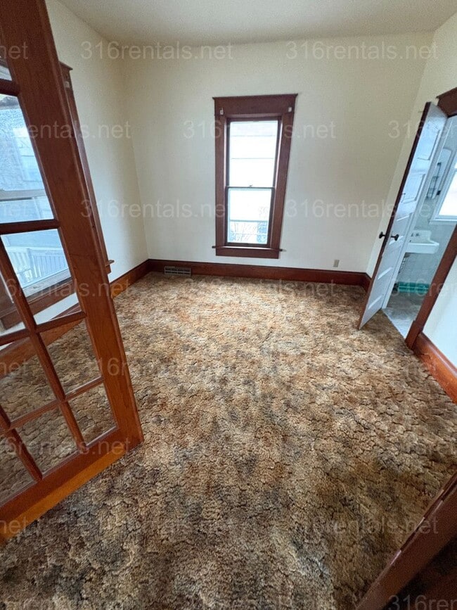 Building Photo - $899 - 3 bed 1 bath - Single Family Home