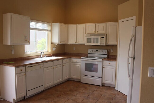 Building Photo - 16036 N 11th Ave