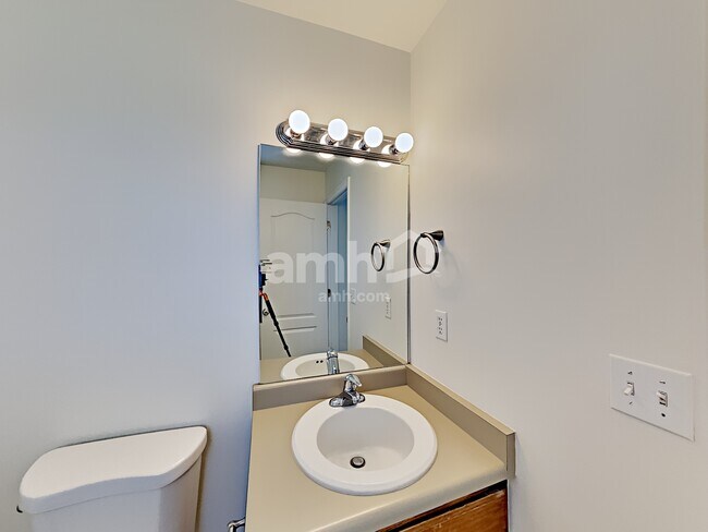 Building Photo - 88 E 2325 S