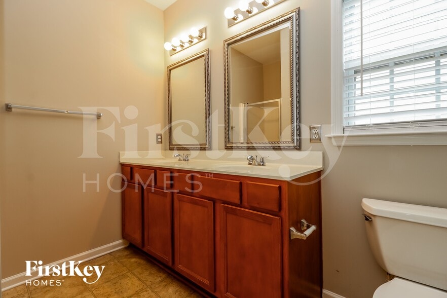 Building Photo - 9661 Pebble Creek Blvd