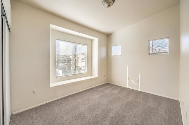 Building Photo - Lovely 3-Br Condo in a Guard Gated Community in the Southwest Area