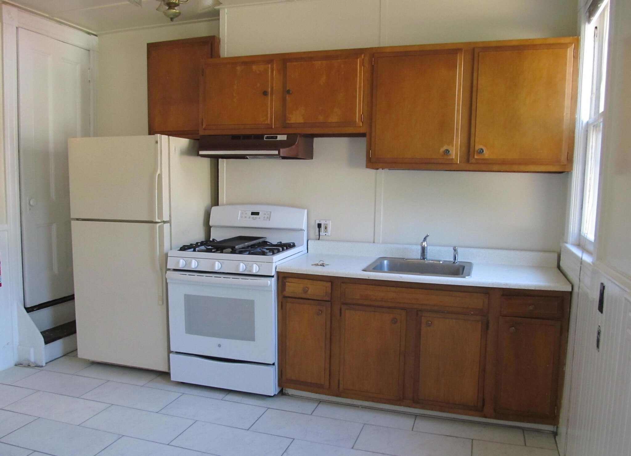 appliances have been updated - 50 Peters Pl