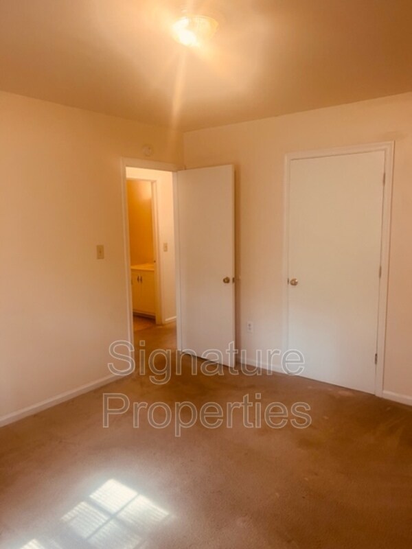 Building Photo - 2529A Pin Oak Ct