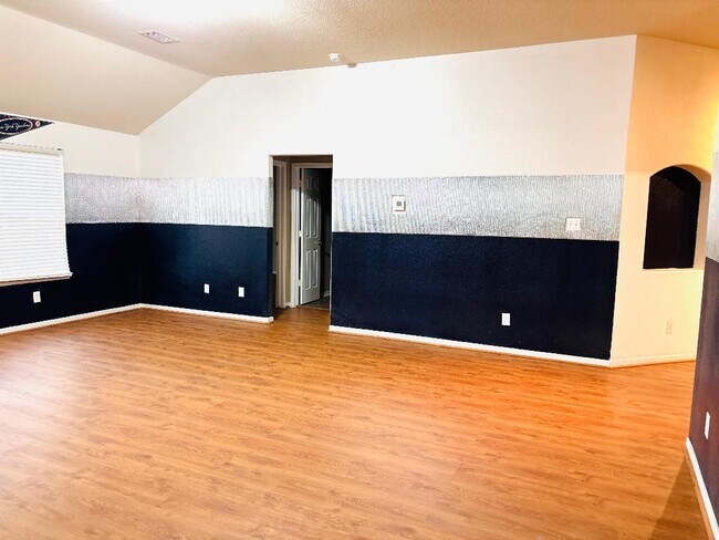 Building Photo - 9947 Valance Way