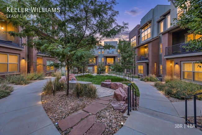Building Photo - 427 Primrose Ln