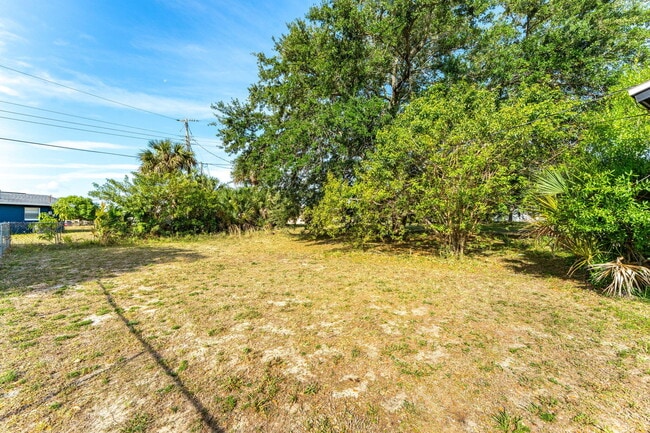 Building Photo - 2160 Fairlane Dr