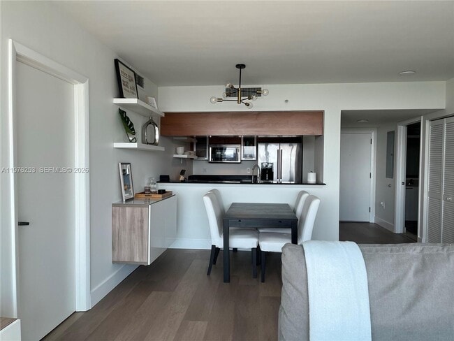 Building Photo - 1800 N Bayshore Dr